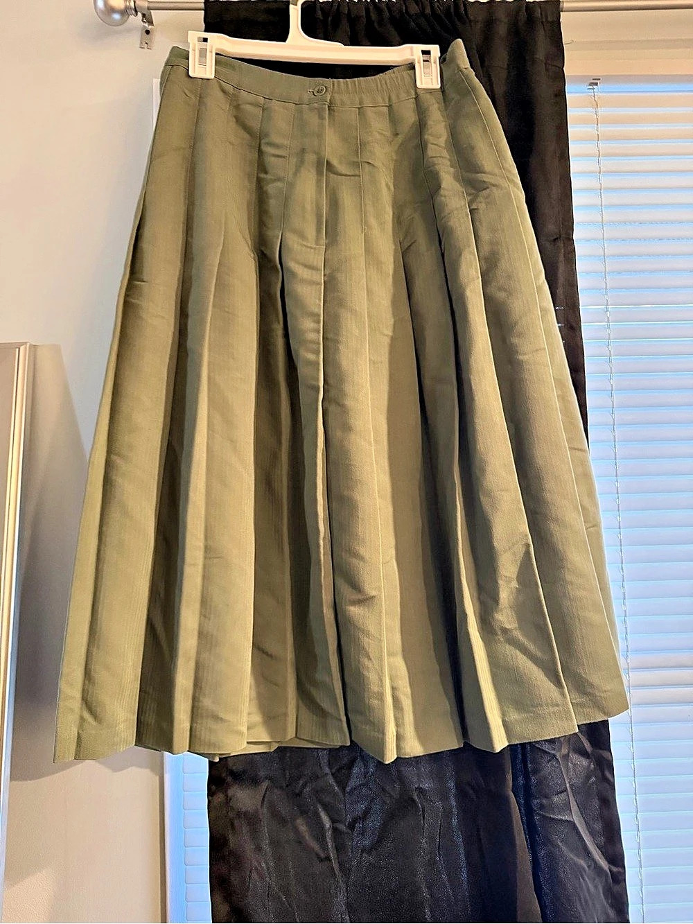 Pleated A-Line Skirt in Green